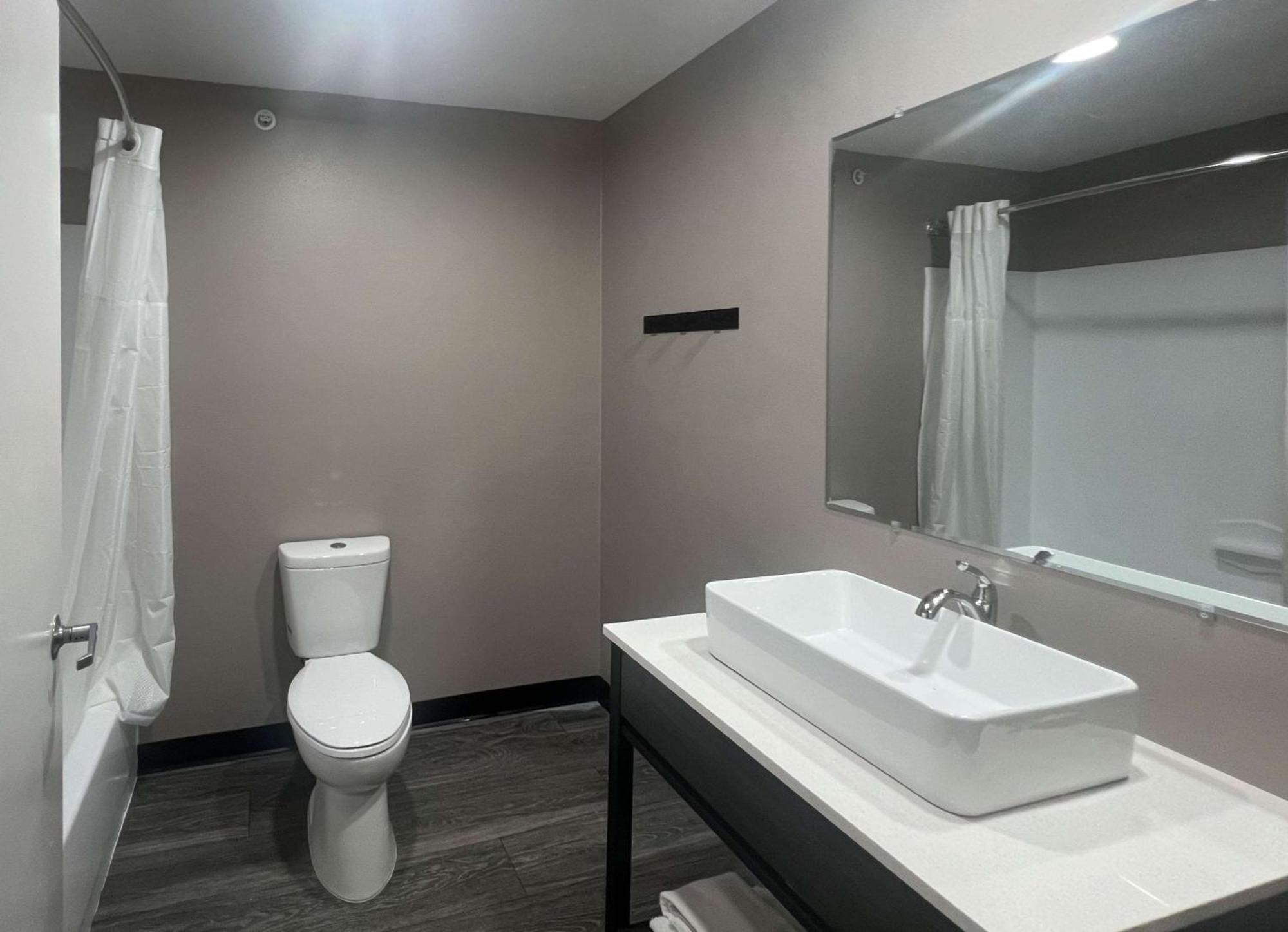 Hotel 6 City, Ok South 3*